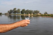 Christophe Sorin, gestionnaire de la réserve pour la fédération régionale des chasseurs des Pays de la Loire, La Grève, lac de Grand Lieu, 23 août 2013 - Magali Babin
